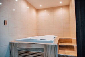 Handtücher, Seife, Shampoo, Toilettenpapier