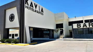 Vista frontal de la propiedad