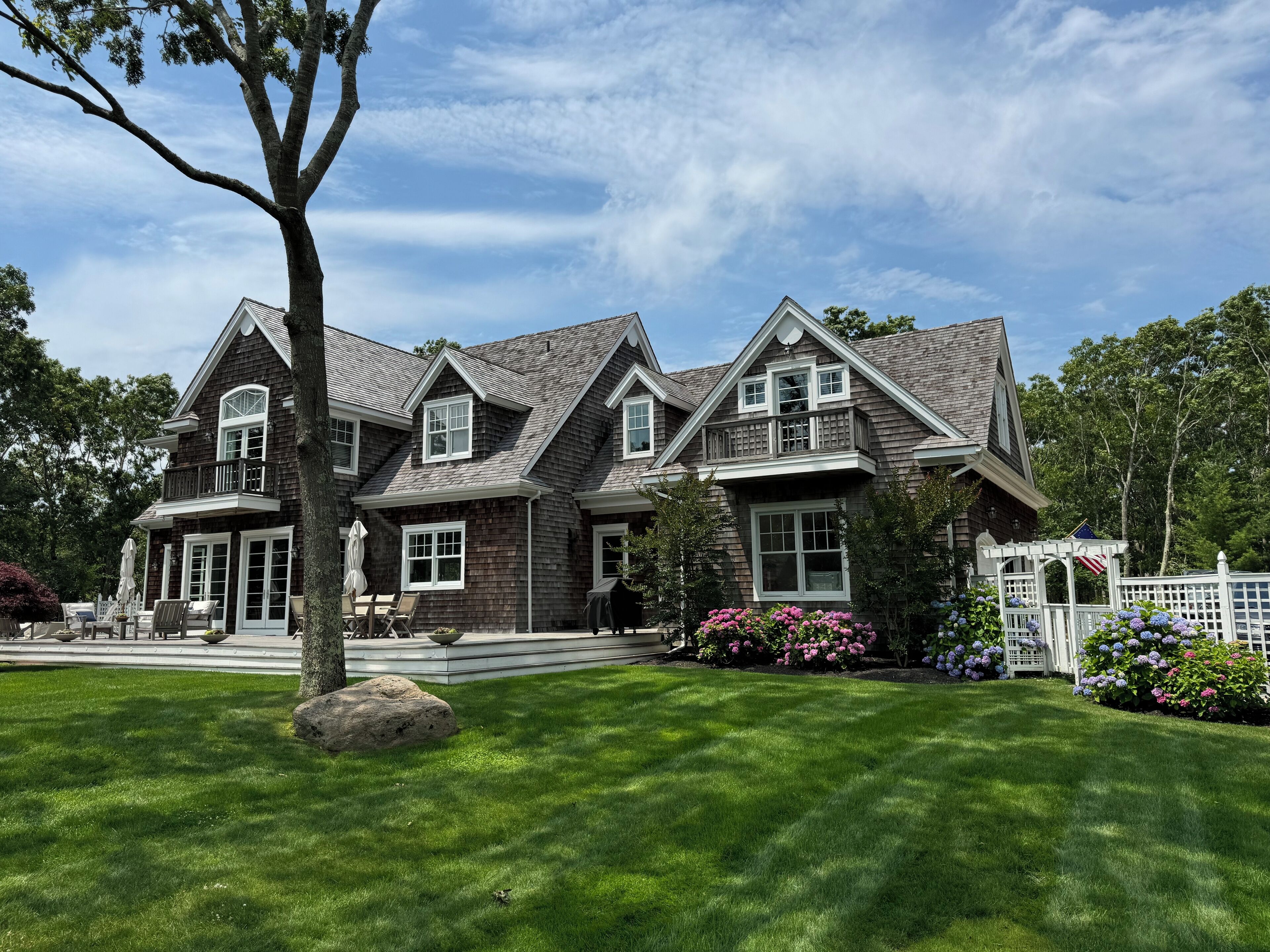 5-ACRE EAST HAMPTON ESTATE, HEATED POOL, TENNIS, BASKETBALL, 5 BEDROOM 7 BATH