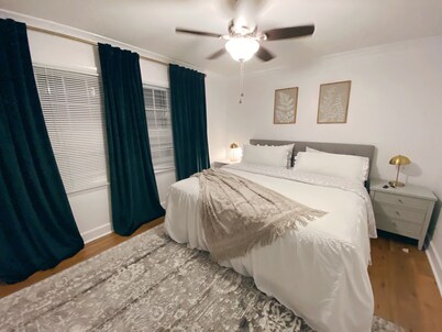 Elegant 2BDR Suite with 2 King Beds 