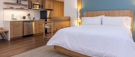 Studio, 1 King Bed with Sofa bed, Kitchen