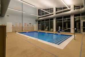 Indoor pool - Element St. Louis Midtown (St. Louis)