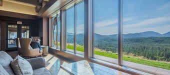Suncadia Lodge 1-Bedroom Riverview Suite!