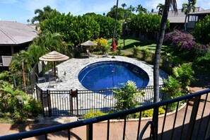 Lämmitetty uima-allas