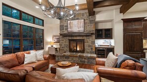 Smart-TV, Kamin, Videothek