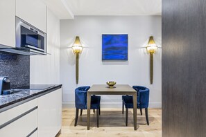 Dining - Luxury Apartment Paris Louvre II (Paris)