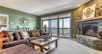 Blue Ridge Postcard View. Long Range, Layered Mountain Views!