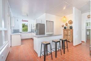 Refrigerador, microondas, horno y lavavajillas 