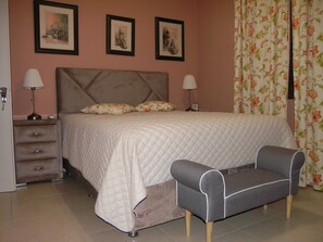 5 Schlafzimmer, Bügeleisen/Bügelbrett, kostenloses WLAN, Bettwäsche