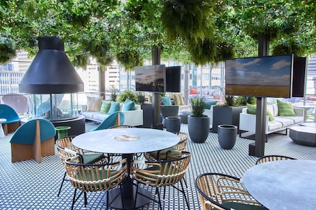 Bar de copas. Thompson Dallas, by Hyatt