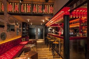 Bar (en la propiedad)