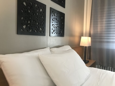 Economy Room (Petite Double room) | Individually decorated, individually furnished, iron/ironing board