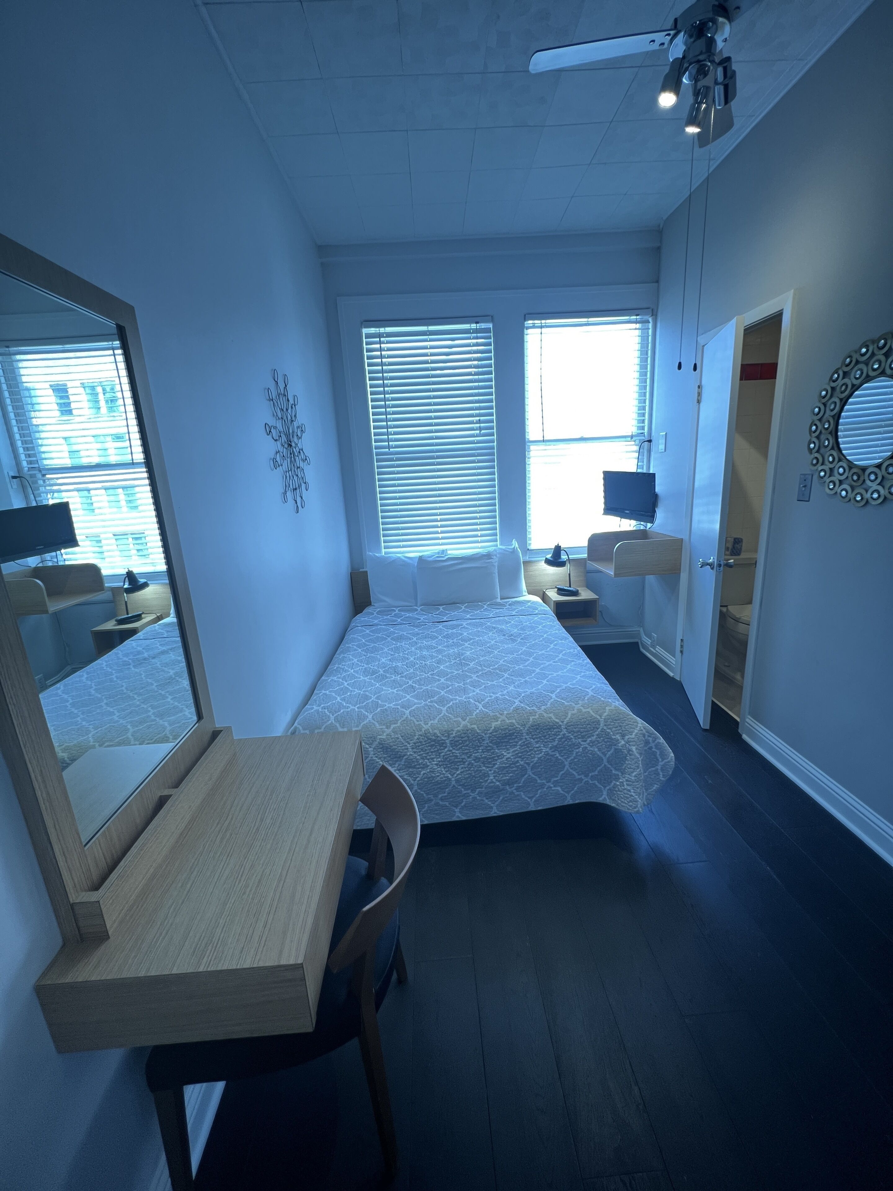 basic single room | individually decorated, individually furnished, iron/ironing board