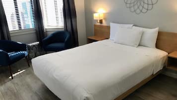 Standard Room, 1 Queen Bed | Individually decorated, individually furnished, iron/ironing board