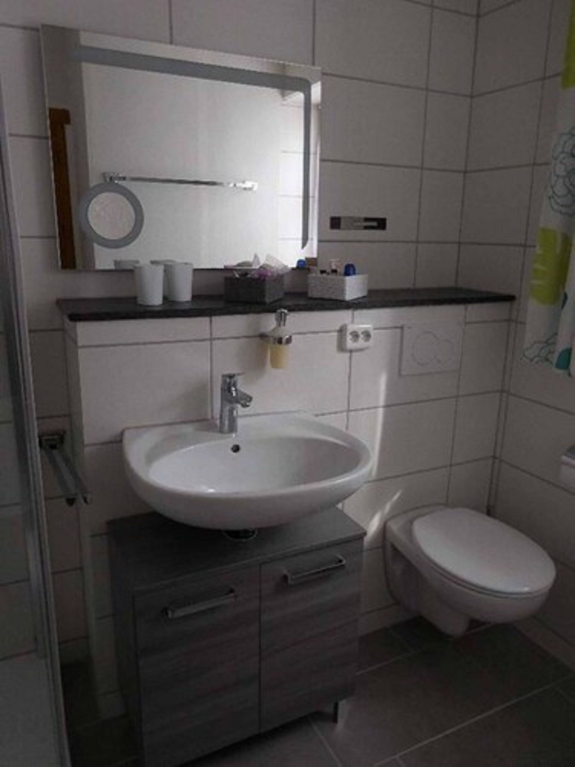 Apartment | Bathroom | Shower, hair dryer, towels, soap