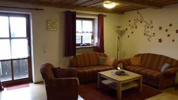 Apartment | Living area | 32-inch TV with cable channels, table tennis