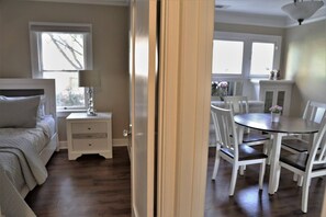 2 bedrooms, desk, iron/ironing board, WiFi - UPDATED 2BR *HOUSE* in GLENDALE with PRIVATE FENCED YARD & PARKING (p2) (Glendale)