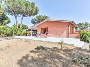 Terrace/patio - Lovely apartment for 4 guests with pool, A/C, WIFI, terrace and pets allowed (Naregno)