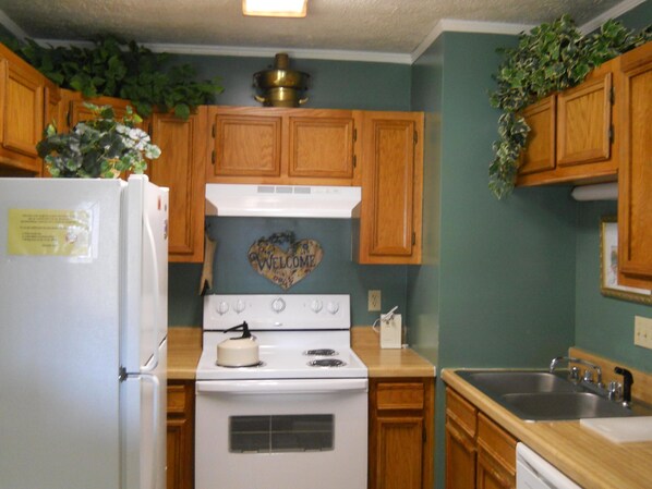 Condo, Multiple Beds (436) | Private kitchen