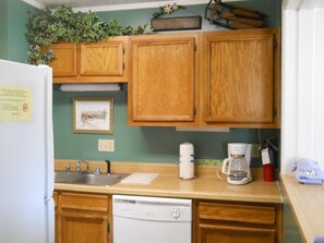 Condo, Multiple Beds (436) | Private kitchen | Fridge, microwave, stovetop, dishwasher