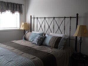 Condo, varias camas (514) | 2 habitaciones, tabla de planchar con plancha y wifi gratis