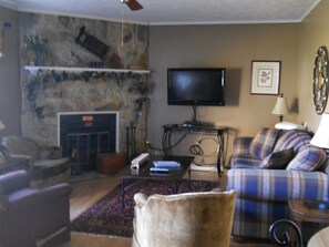 Condo, varias camas (514) | Sala de estar | Televisión