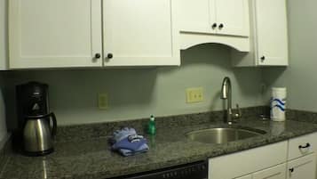 Condo, Multiple Beds (631) | Private kitchen | Fridge, microwave, stovetop, dishwasher