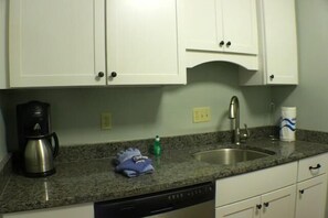 Condo, Multiple Beds (631) | Private kitchen | Fridge, microwave, stovetop, dishwasher