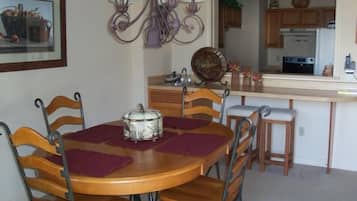 Condo, Multiple Beds (631) | Private kitchen | Fridge, microwave, stovetop, dishwasher