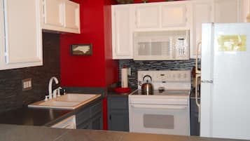Condo, Multiple Beds (Sugar Ski & Country Club Unit 821 Gol) | Private kitchen | Fridge, microwave, toaster