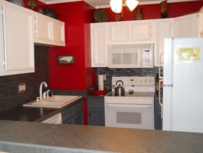 Condo, Multiple Beds (Sugar Ski & Country Club Unit 821 Gol) | Private kitchen