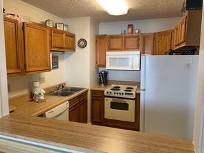 Condo, Multiple Beds (Sugar Ski & Country Club Unit 225 Sil) | Private kitchen | Fridge, microwave, stovetop, dishwasher - Sugar Ski & Country Club Unit 225 Silver (Banner Elk)