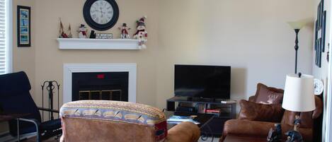 Condo, Multiple Beds (Sugar Ski & Country Club Unit 414 Sil) | Living room