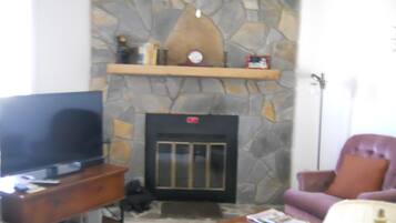 Condo, nhiều giường (422) | Phòng khách | TV