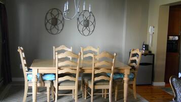 Condo, nhiều giường (Sugar Ski & Country Club Unit 521 Pla) | Bếp riêng | Tủ lạnh, lò vi sóng, bếp nấu, máy rửa bát