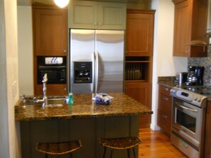 公寓客房, 多張床 (Sugar Ski & Country Club Unit 521 Pla) | 私人廚房 | 電冰箱、微波爐、爐台、洗碗機