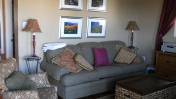 Condo, nhiều giường (Sugar Ski & Country Club Unit 521 Pla) | Phòng khách | TV màn hình phẳng