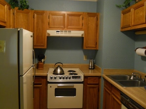 Condo, Multiple Beds (Sugar Ski & Country Club Unit 614 Bro) | Private kitchen