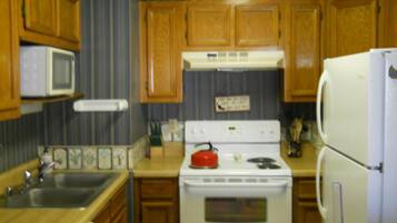 Kondominium, Beberapa Tempat Tidur (Sugar Ski & Country Club Unit 621 Sil) | Dapur pribadi