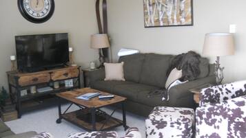 Kondominium, Beberapa Tempat Tidur (Sugar Ski & Country Club Unit 832 Sil) | Ruang keluarga | TV