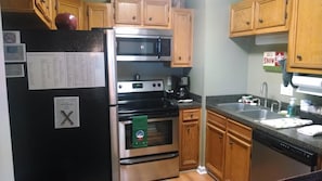 Kondominium, Beberapa Tempat Tidur (Sugar Ski & Country Club Unit 332 Sil) | Dapur pribadi | Lemari es, microwave, kompor, dan mesin pencuci piring