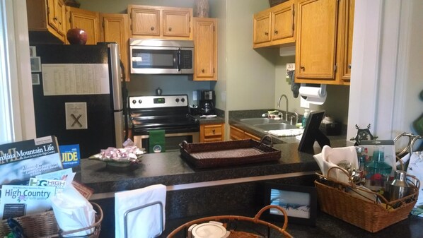 Condo, Multiple Beds (Sugar Ski & Country Club Unit 332 Sil) | Private kitchen