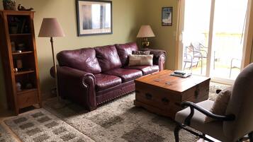 Studio, Multiple Beds (10-503) | Living room