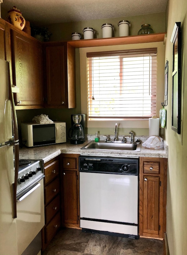 Studio, Multiple Beds (10-503) | Private kitchen