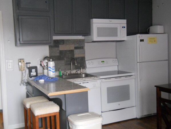 Condo, Multiple Beds (122) | Private kitchen