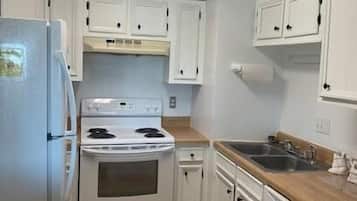 Condo, Multiple Beds (Sugar Ski & Country Club Unit 326 Bro) | Private kitchen