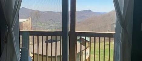 Condo, varias camas (Sugar Ski & Country Club Unit 326 Bro) | Balcón