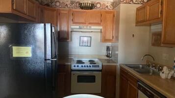 Condo, Multiple Beds (336) | Private kitchen | Fridge, microwave, stovetop, dishwasher