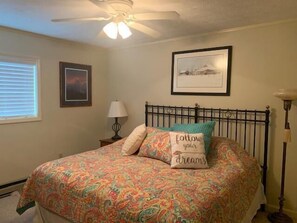 2 bedrooms, iron/ironing board, free WiFi, bed sheets - Sugar Ski & Country Club Unit 433 Gold (Banner Elk)