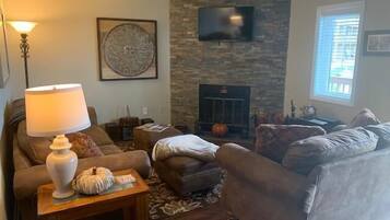 Condo, Multiple Beds (Sugar Ski & Country Club Unit 523 Pla) | Living room